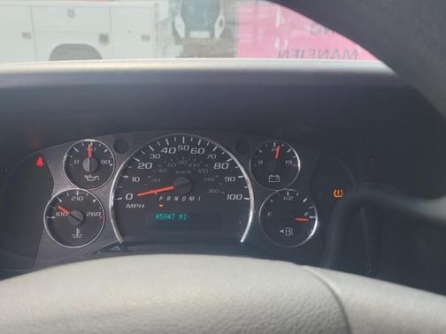 White 2017 Chevrolet Express 3500 LT