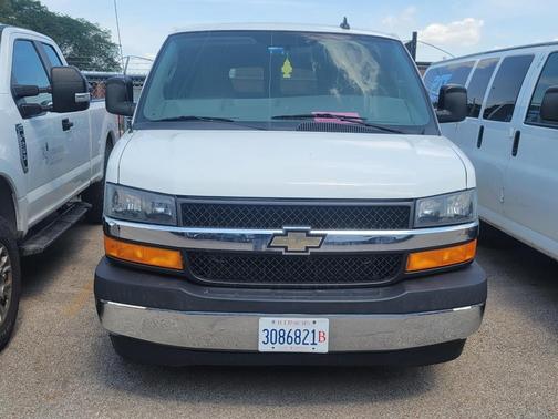 White 2017 Chevrolet Express 3500 LT