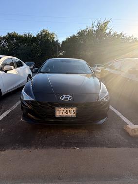 Black 2023 Hyundai ELANTRA SEL