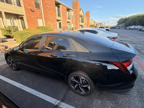 Black 2023 Hyundai ELANTRA SEL