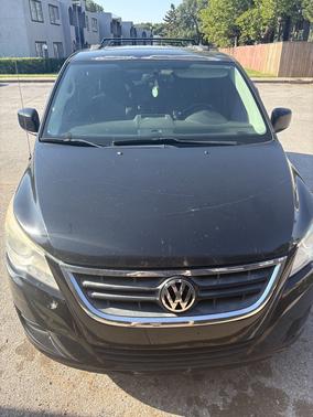 2012 Volkswagen Routan SE