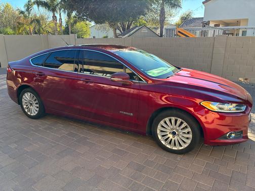 2014 Ford Fusion Hybrid SE