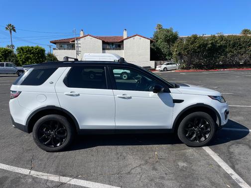 White 2016 Land Rover Discovery Sport HSE