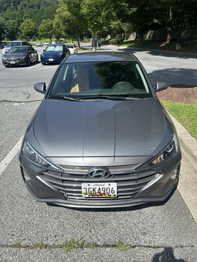 2019 Hyundai ELANTRA SE