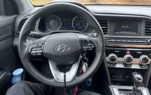 2019 Hyundai ELANTRA SE