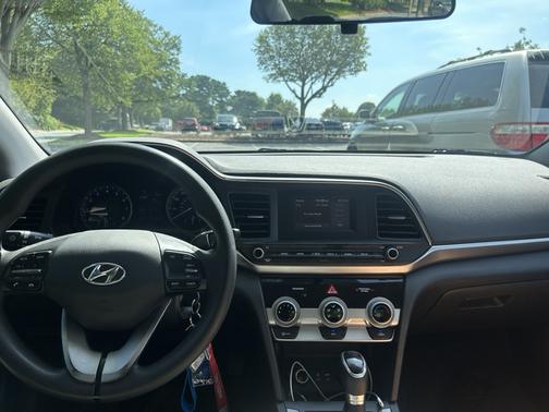 2019 Hyundai ELANTRA SE