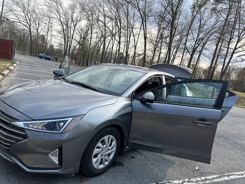 2019 Hyundai ELANTRA SE