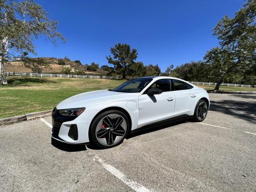 Photo 1 of 20 of 2022 Audi RS e-tron GT Base