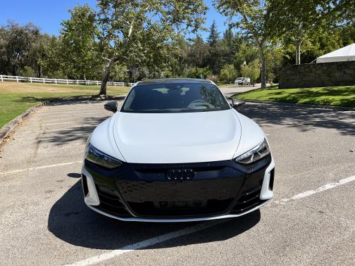 Photo 2 of 20 of 2022 Audi RS e-tron GT Base
