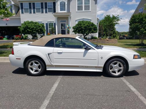 White 2003 Ford Mustang GT