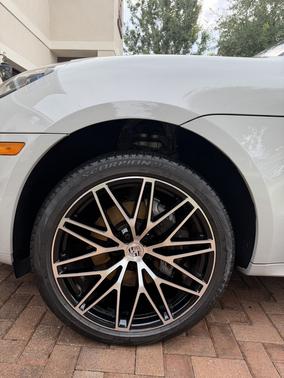 Gray 2024 Porsche Macan Macan