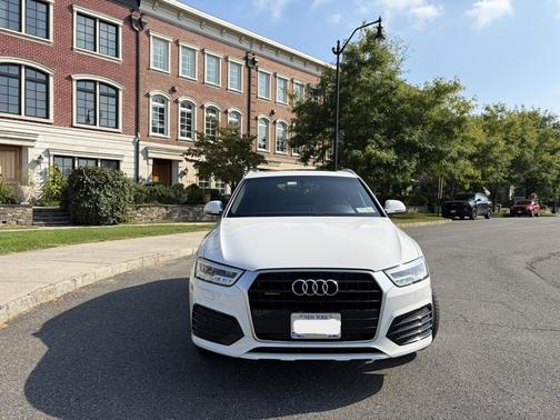 White 2018 Audi Q3 2.0T Premium Plus