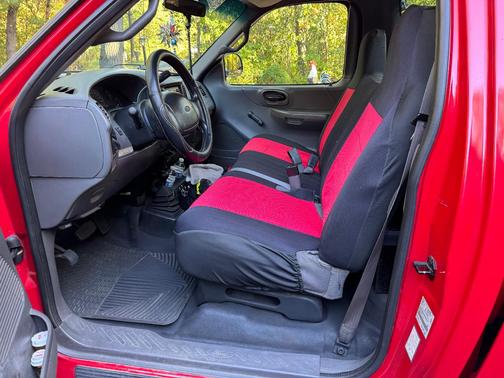 Red 2001 Ford F-150 XL