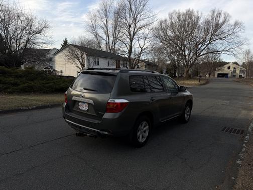 Green 2010 Toyota Highlander Base