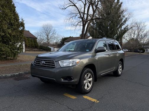 Green 2010 Toyota Highlander Base