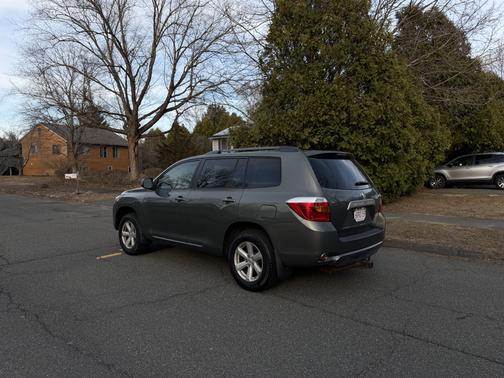 Green 2010 Toyota Highlander Base