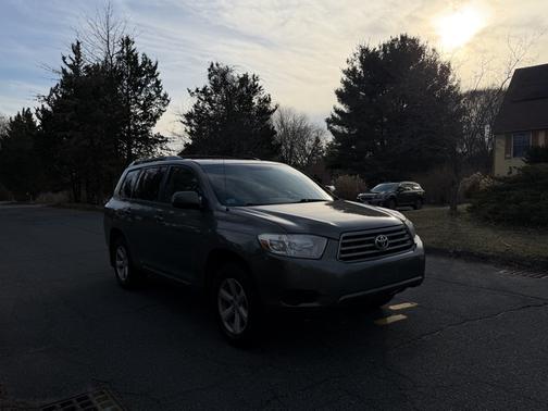 Green 2010 Toyota Highlander Base