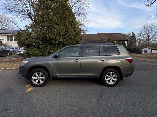 Green 2010 Toyota Highlander Base