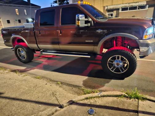 Brown 2006 Ford F-350 Lariat Crew Cab Super Duty