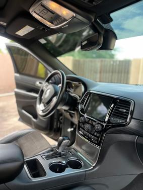 2020 Jeep Grand Cherokee Laredo