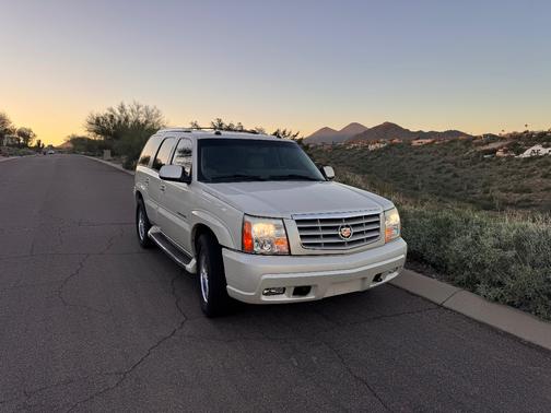2004 Cadillac Escalade Base