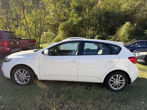 White 2012 Kia Forte EX