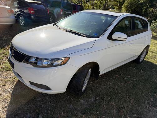White 2012 Kia Forte EX