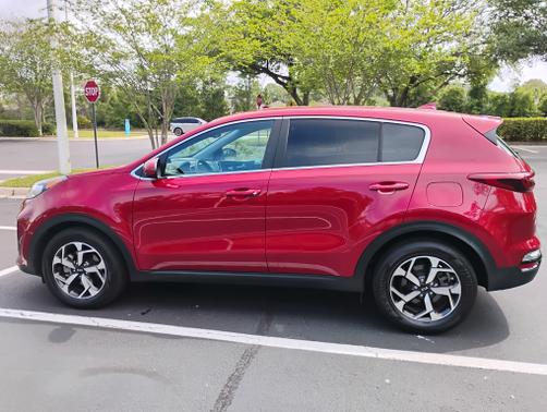 Red 2022 Kia Sportage LX