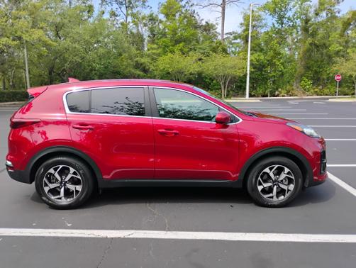Red 2022 Kia Sportage LX