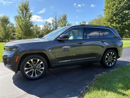 Gray 2023 Jeep Grand Cherokee Overland