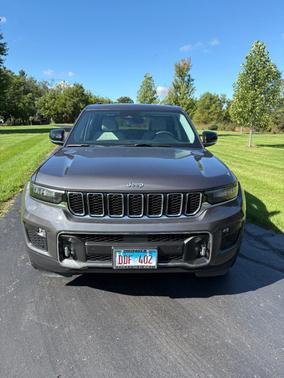 Gray 2023 Jeep Grand Cherokee Overland