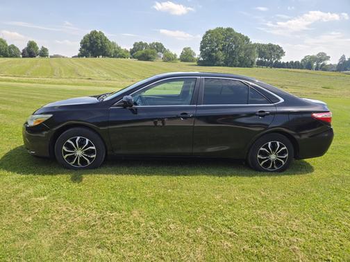 Black 2016 Toyota Camry XLE