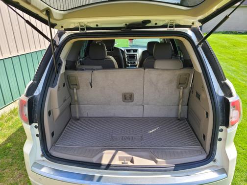 White 2013 GMC Acadia Denali