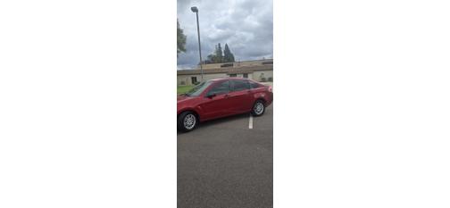 Red 2009 Ford Focus SE