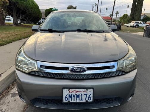 Gray 2011 Ford Focus SES