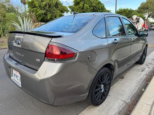 Gray 2011 Ford Focus SES