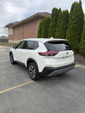 White 2021 Nissan Rogue SV