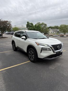 White 2021 Nissan Rogue SV