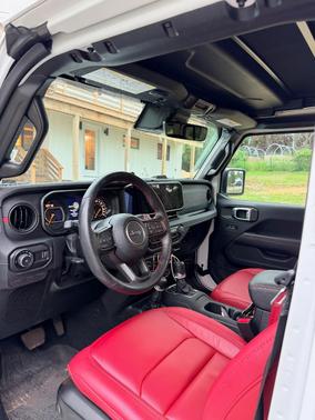 White 2024 Jeep Wrangler Rubicon 392