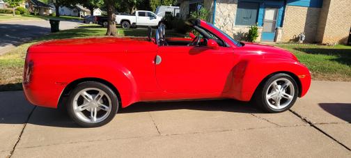 2004 Chevrolet SSR Base