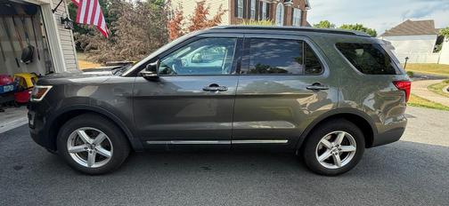 Gray 2017 Ford Explorer XLT