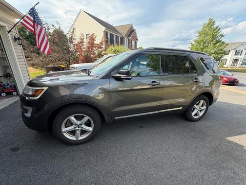 Gray 2017 Ford Explorer XLT