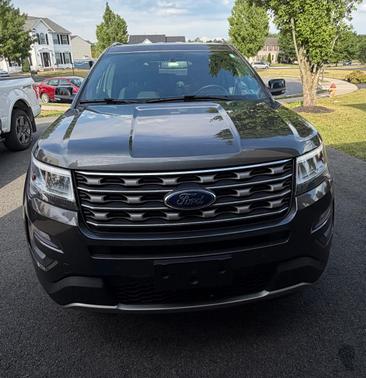Gray 2017 Ford Explorer XLT