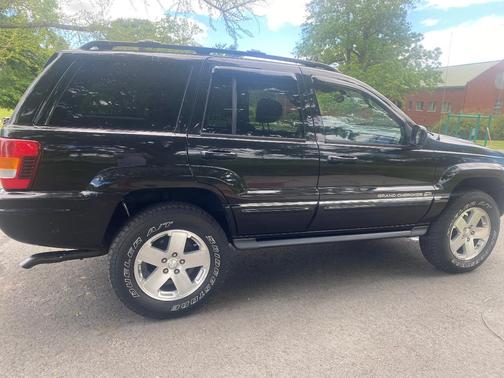 Black 2004 Jeep Grand Cherokee Overland