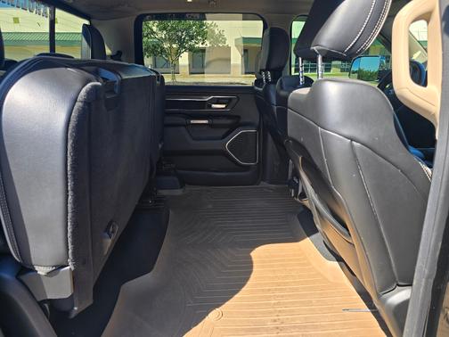 Black 2019 RAM 1500 Laramie