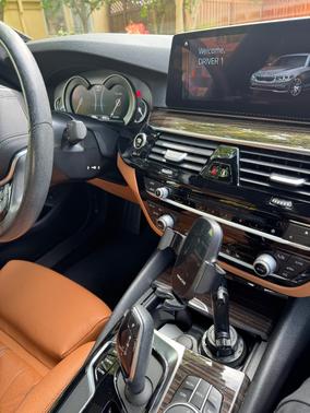 Black 2018 BMW 530 i