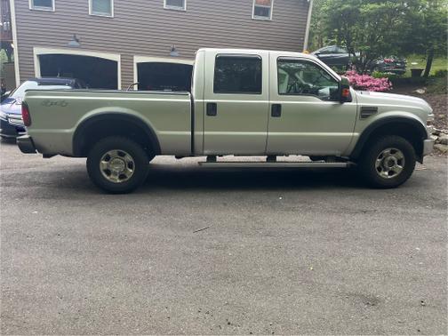 2010 Ford F-250 XLT Super Duty Crew Cab