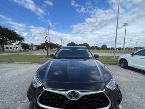 2023 Toyota Highlander Hybrid XLE