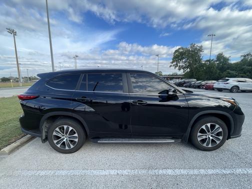 2023 Toyota Highlander Hybrid XLE