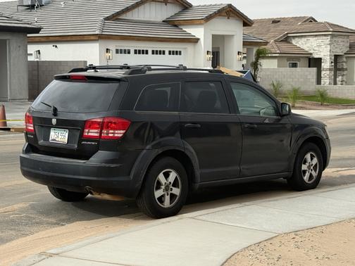 Gray 2009 Dodge Journey SE